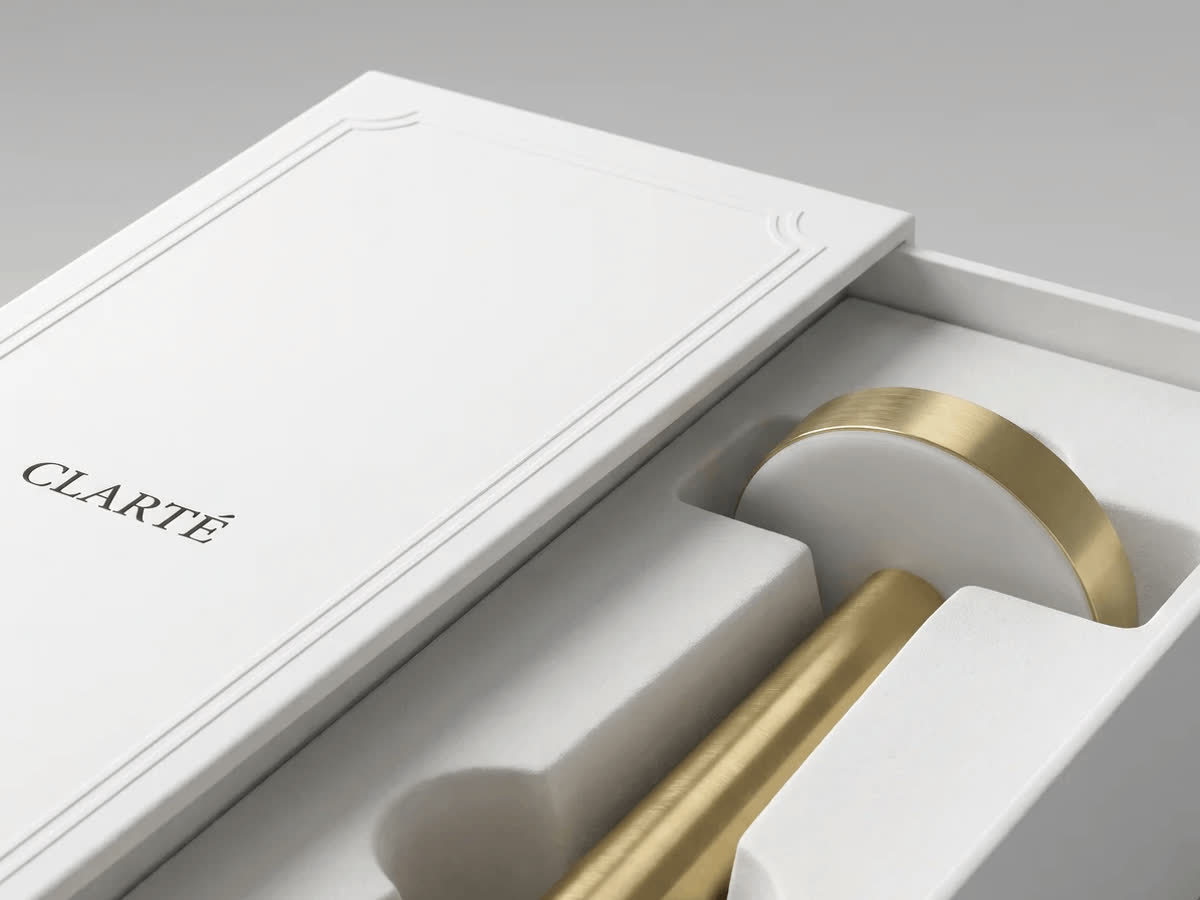 An opened Clarté box with the lamp in the foam